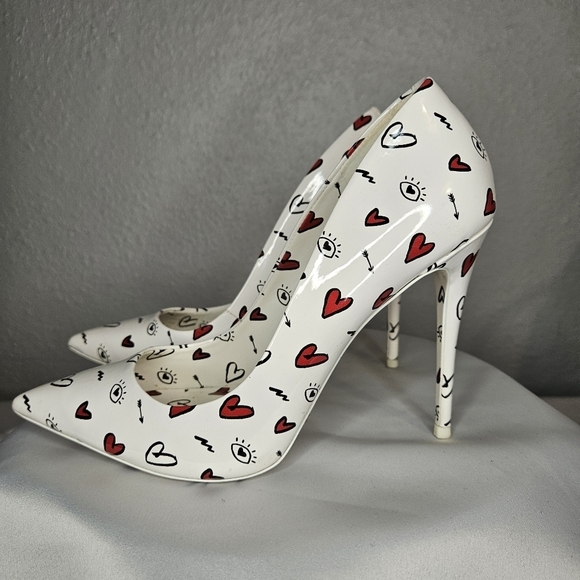 Special Limited Edition White, Black and Red Aldo Heart Pumps! - Picture 2 of 9
